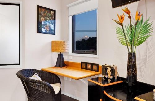 Opunake Hotel | Headlands Hotel