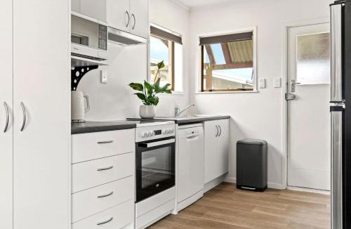 Taupo House | Cozy Retreat 2 - modern townhouse living