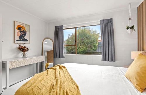 Taupo House | Cozy Retreat 2 - modern townhouse living