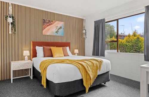 Taupo House | Cozy Retreat 2 - modern townhouse living