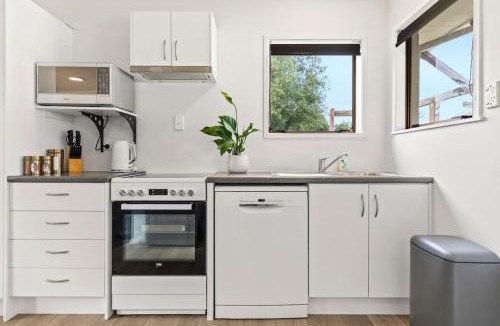 Taupo House | Cozy Retreat 1 - Taupo comfort and convenience with parking