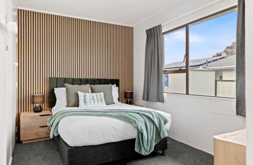 Taupo House | Cozy Retreat 1 - Taupo comfort and convenience with parking