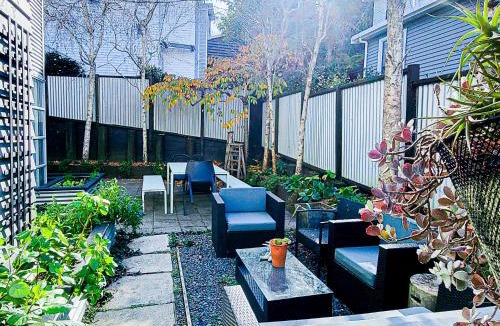Grey Lynn Cabin | Artist Photographers Home Studio