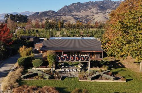 Mount Pisa House | Poplar Estate cottage retreat Cromwell Central Otago