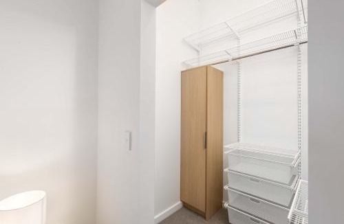 Te Aro Apartment | The Hudson 3BR Bright Courtenay Place Townhouse