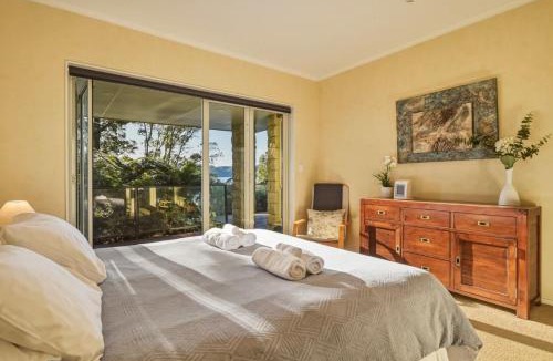 Rototai House | The Lion House - Rotoiti Lakefront Beach & Jetty