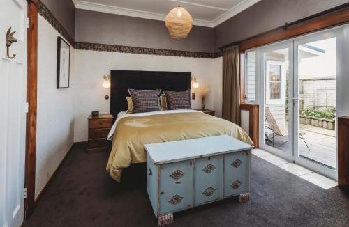 New Plymouth Villa | Timata Ora - 7BR family home in prime location