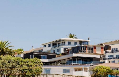 New Plymouth House | Ngamotu Vista - 5BR home with harbour views