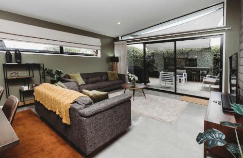 New Plymouth CBD House | Perfect On Powderham Prime Inner City Location