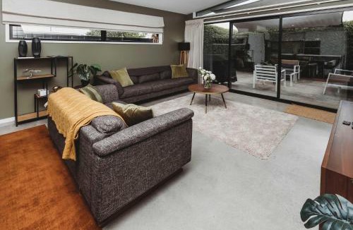 New Plymouth CBD House | Perfect On Powderham Prime Inner City Location