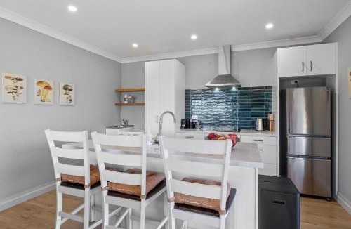 Tataraimaka House | Weld Cottage - Sustainable lifestyle property