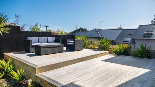 New Plymouth House | Magic on Molesworth - 2BR townhouse near CBD