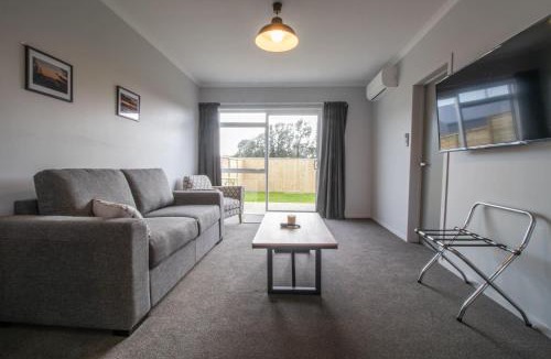 Brixton Apartment | The Window Seat - pet-friendly 1BR apartment