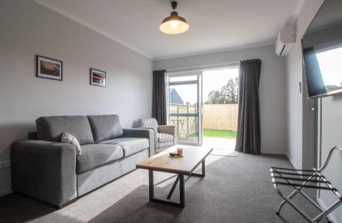 Brixton Apartment | The Window Seat - pet-friendly 1BR apartment