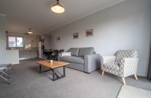 Brixton Apartment | The Window Seat - pet-friendly 1BR apartment