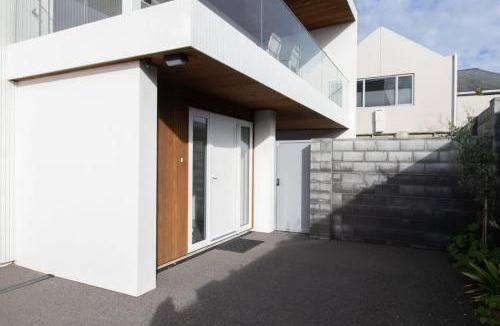 Fitzroy Apartment | By The Sea On Sackville - beachside in Fitzroy
