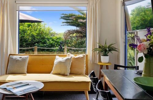 Oakura Apartment | Butlers Studio Two