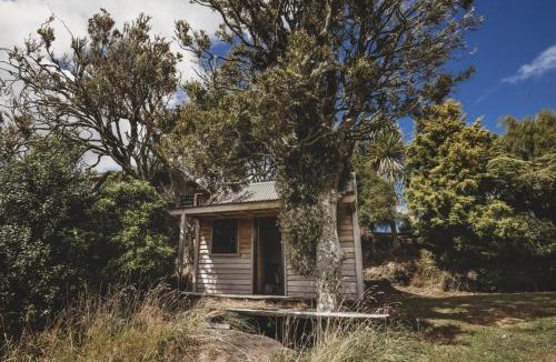 Rewa House | The River Retreat - off the grid escape