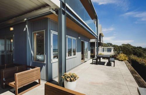Oakura House | Clifftops - oceanfront retreat in Oakura Beach