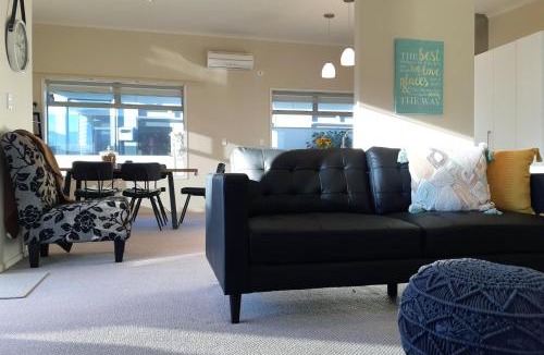 New Plymouth House | Escape To Buller - enjoy a relaxed holiday vibe
