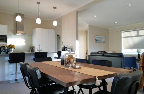 New Plymouth House | Escape To Buller - enjoy a relaxed holiday vibe