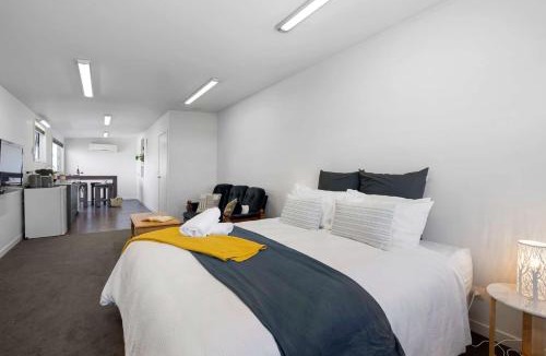 Fitzroy Apartment | Beach Studio - coastal escape near Fitzroy Beach