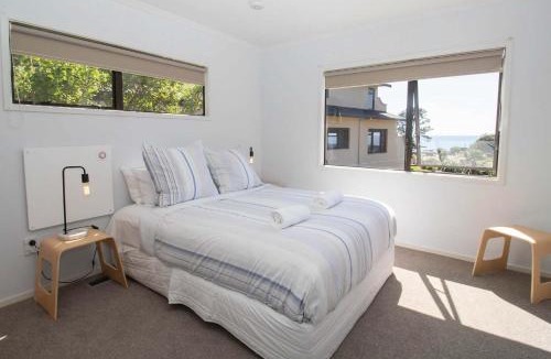 Oakura House | Aqua Vista On Arden - beachfront bach in Oakura
