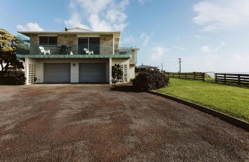 Bell Block Apartment | ABC on Wanaka Bay - beachfront home w. ocean views