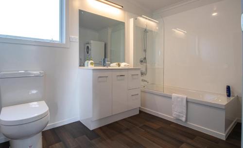 Brixton Apartment | The Aisle Seat - pet-friendly 1BR modern apartment