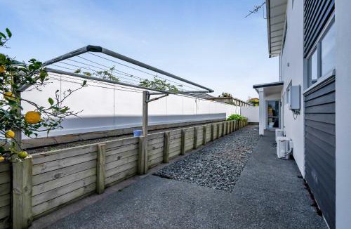 Bell Block House | Executive On Parkview - 3BR modern family home