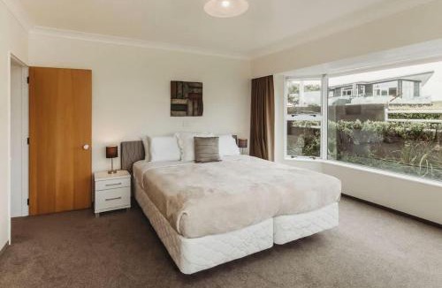 Fitzroy Apartment | Waterfront Apartment in Fitzroy