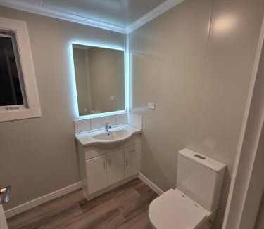 Woolston Apartment | Peaceful 2BR Escape Walk to Bus Family Friendly