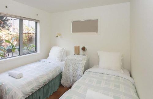 Oakura Villa | Chester Cottage Beachfront - direct ocean access