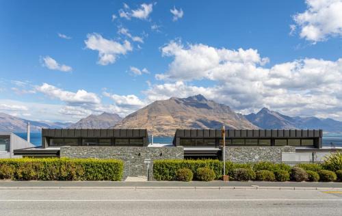 Queenstown Villa | Views on Edinburgh - a Relax it's Done luxury holiday home