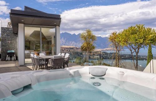 Queenstown Villa | Views on Edinburgh - a Relax it's Done luxury holiday home