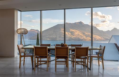 Queenstown Villa | Views on Edinburgh - a Relax it's Done luxury holiday home