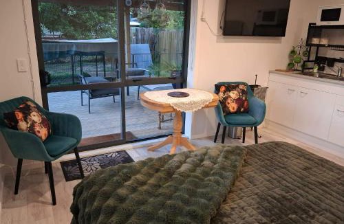 Paraparaumu Apartment | Private Studio providing a comfortable space