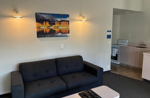 Balclutha Hotel | Charlies Motor Lodge