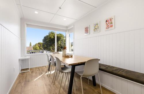 Taupo House | The Lodge - Sleeps 20, Central, Spacious, Fresh