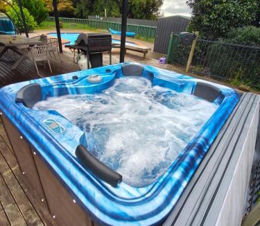 Waikato District Villa | Greenhill Country Stay - Private Pool & Hot Spa Pool & Fireplace