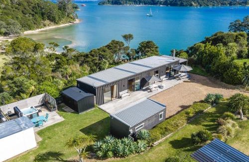 Omiha Villa | Wharetana Bay Villa with private walkway to beach!