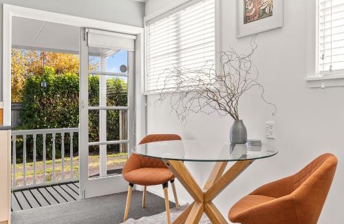 Taupo House | Wanderlust Retreat- Quaint and Romantic Cottage