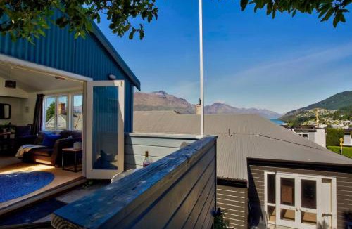 Queenstown City Centre Apartment | Historic Stone Cottage - Alley Apartment with Spa