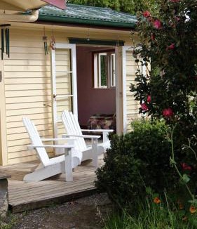 Whenuapai House | Tranquil Early 1900s Retreat in Auckland with Free Parking