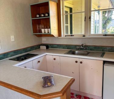 Whenuapai House | Tranquil Early 1900s Retreat in Auckland with Free Parking