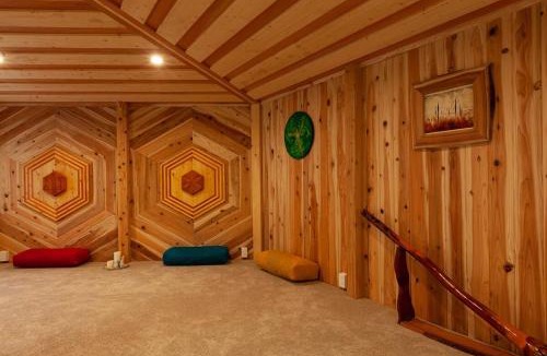 Taupo Bay Apartment | Sub-Tropical Paradise Retreat Willow Creek Cabin with Access to Sauna