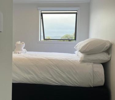 Lower Hutt Apartment | Hutt Central Modern 3-Bedroom,3- Bathroom House with Patio and Carpark- 15 Mins to Wellington CBD