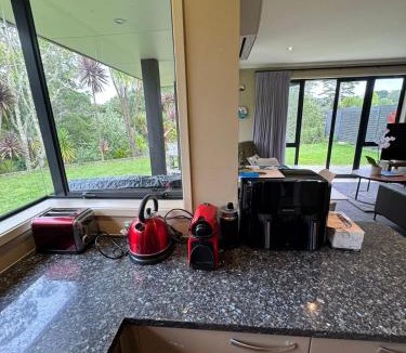Paremoremo Apartment | Soul Retreat - Quiet & soulful- 8mins to town but in the country