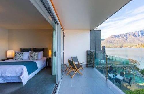 Queenstown Hotel | Alpine Village - Lake Edge Studio Apartment