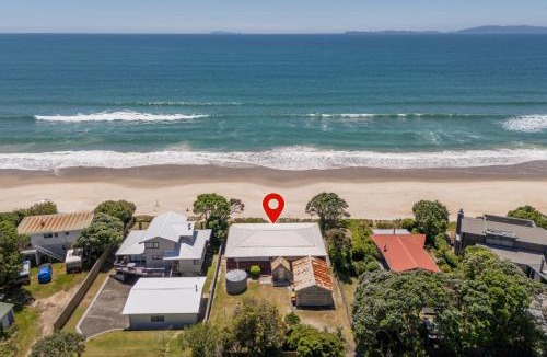 Whangapoua House | Poppy's Beach House - Beachfront Whangapoua Home